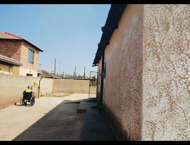 2 BEDROOM HOUSE FOR SALE IN TOKOZA